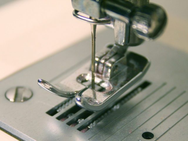 sewing-machine-2613527_1920